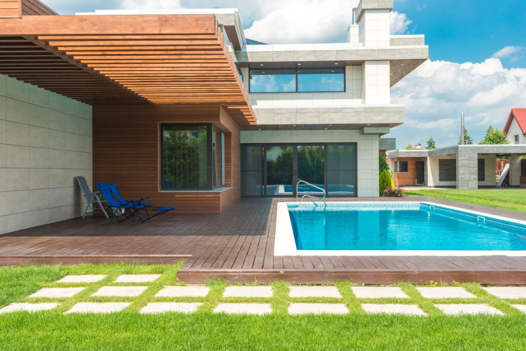 Swimming pool with garden surroundings